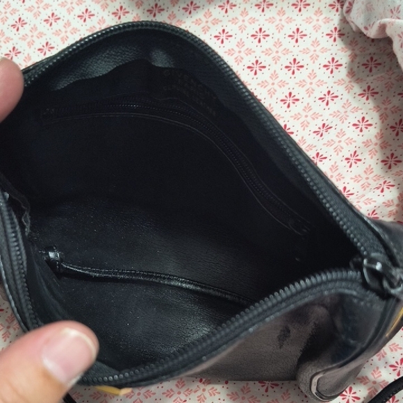 Givenchy Authentic Black Shoulder Bag💕 (B4) - Picture 3 of 4